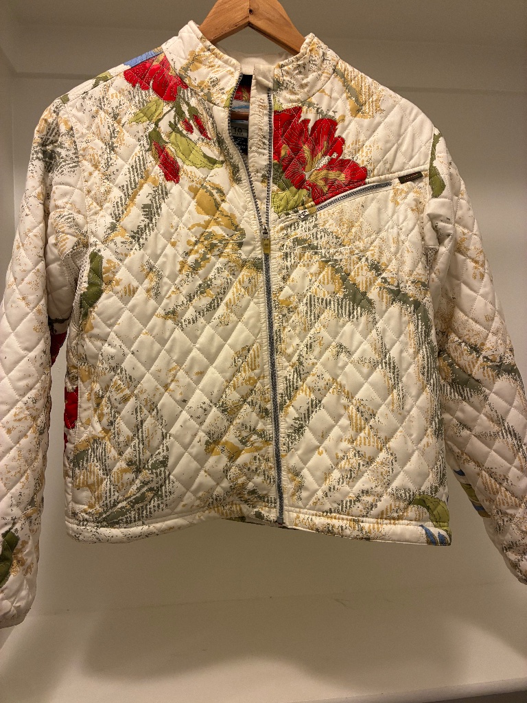 Beautiful Obermeyer Quilted Lightweight Crop Floral Ski Jacket
